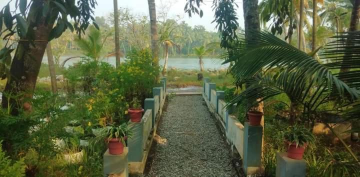 Dwaraka Munroe Appartement Kollam Buitenkant foto
